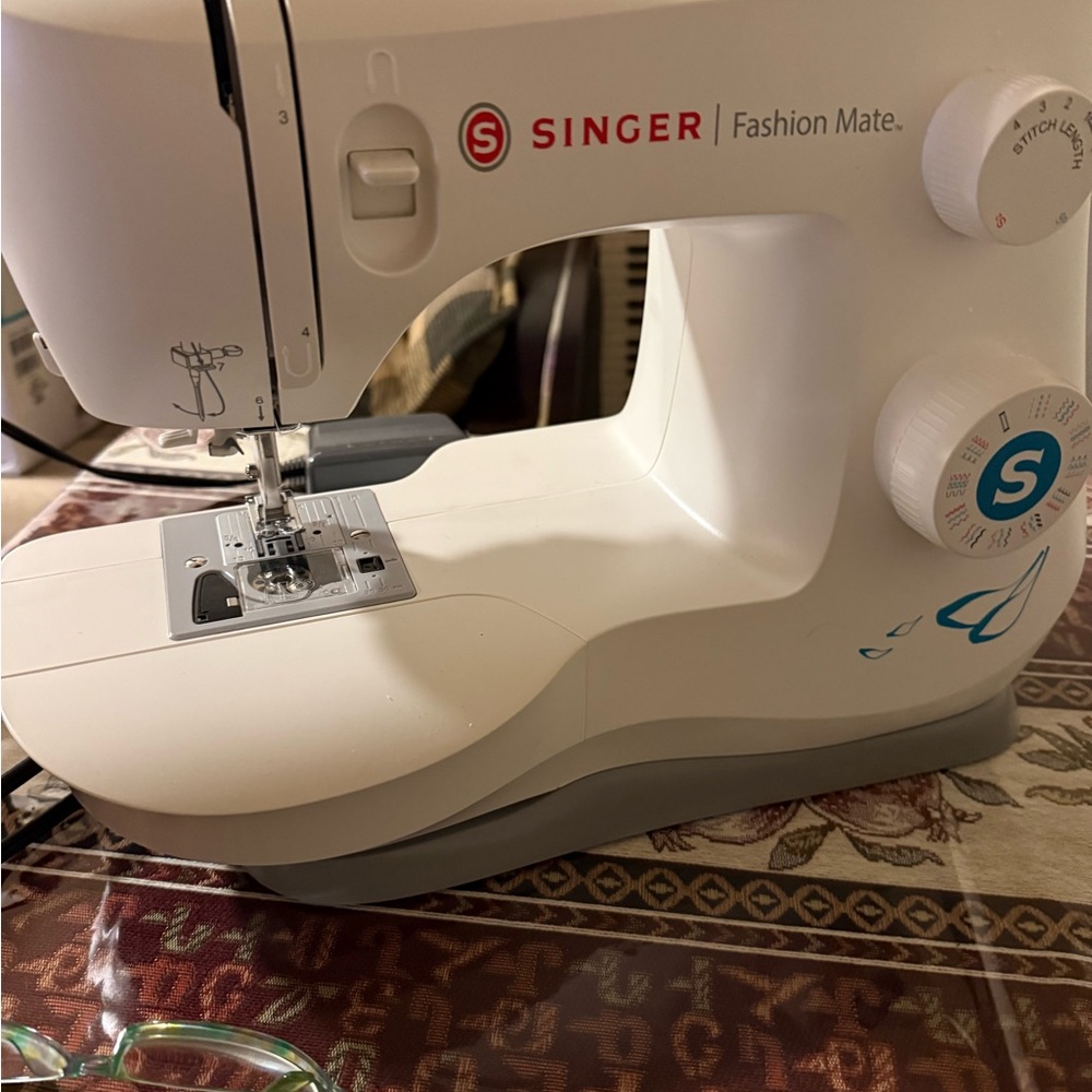 Singer Fashion Mate Sewing Machine